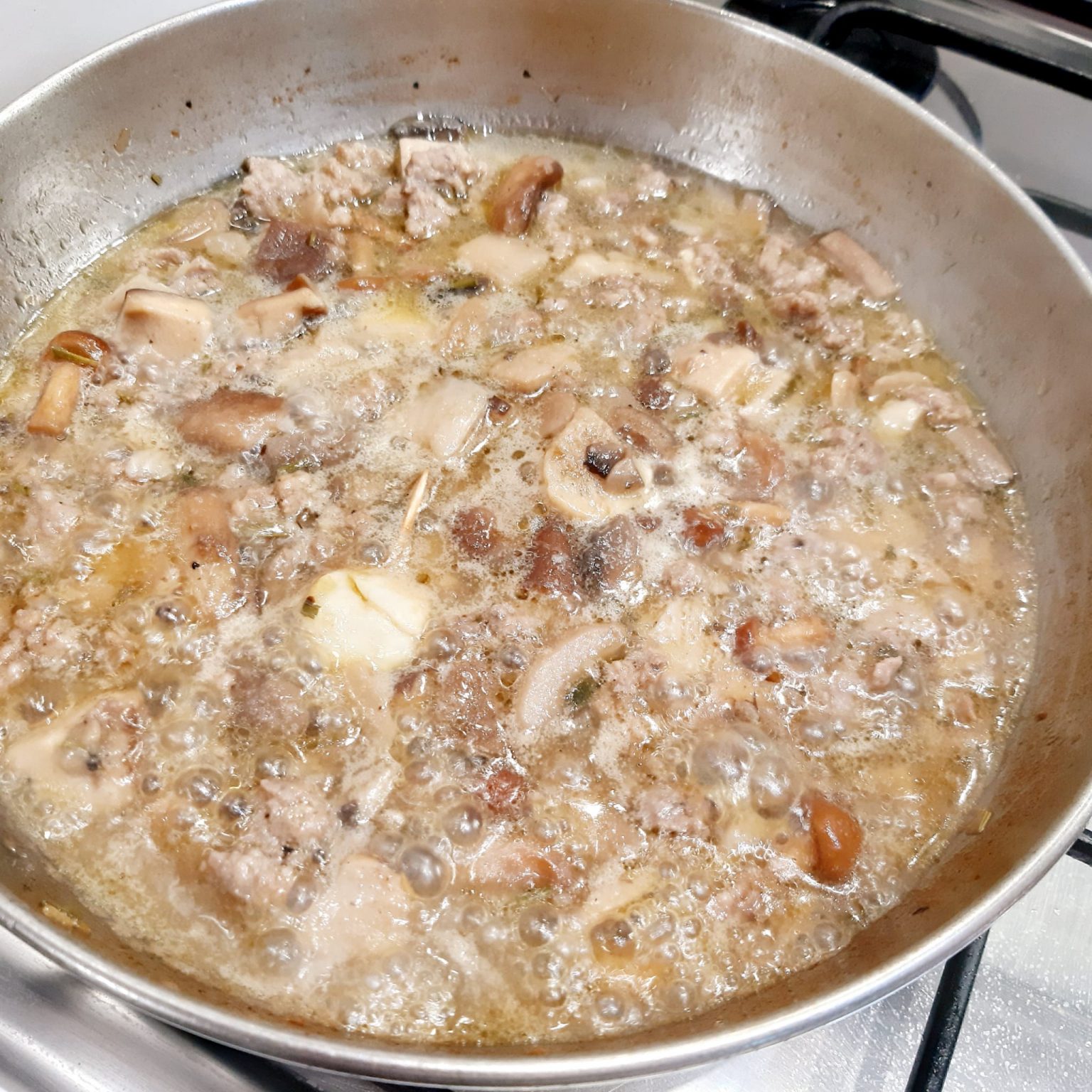 POLENTA CON FUNGHI MISTI E SALSICCIA - La Cucina Di Ginetta