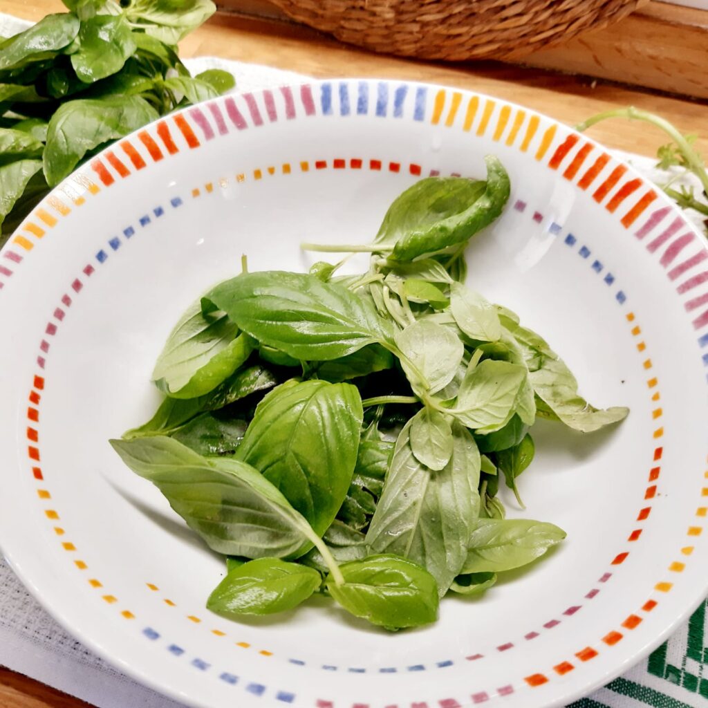 Pesto al basilico con noci e pistacchi