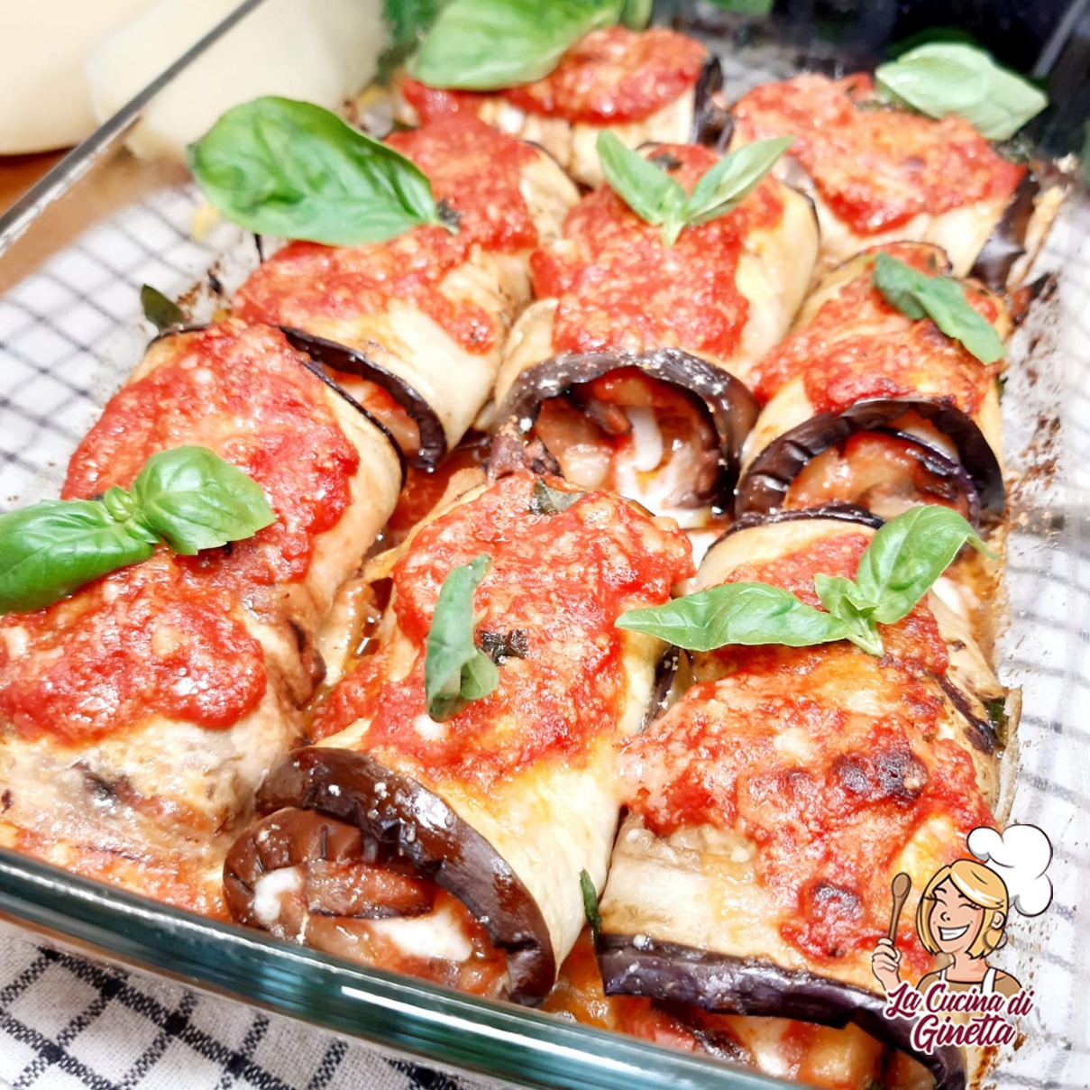 involtini di melanzane alla parmigiana con caciocavallo