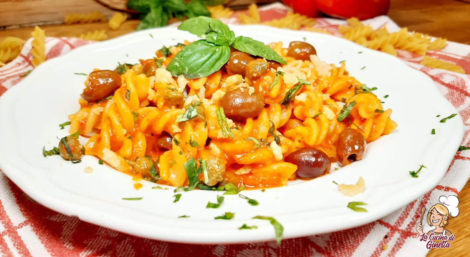 fusilli con crema di peperoni olive e capperi