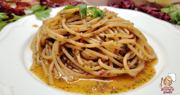 SPAGHETTI AGLIO OLIO PEPERONCINO CON ALICI E PEPERONI CRUSCHI