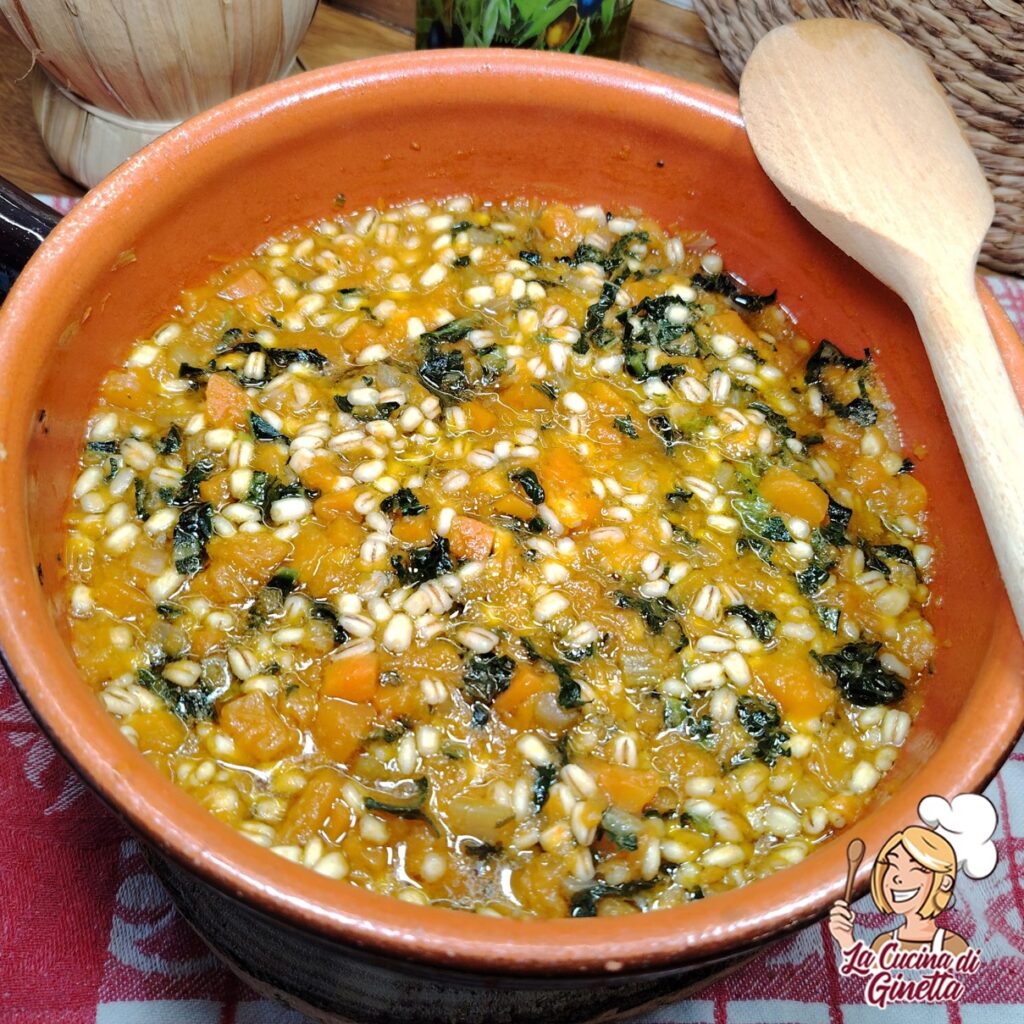 minestra di zucca orzo e cavolo nero